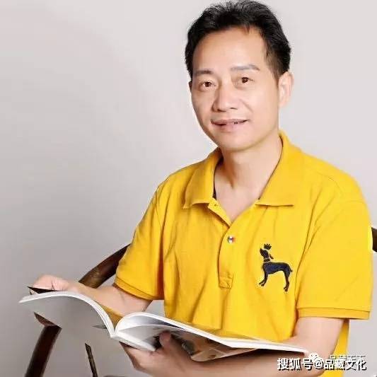 石禄生男,生于1968年,福建武平人,研究生学历,收藏家,古董鉴赏家