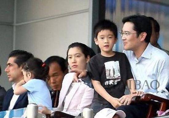 三星大皇子也心酸!儿子成绩差,不能毕业;还好女儿漂亮又争气