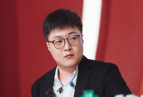 给杨钰莹打低分,说周笔畅咬字不清,《浪姐2》开播就被他圈粉了_刘卓