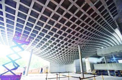 琴台美术馆门厅处的密肋梁屋顶,极具艺术感.