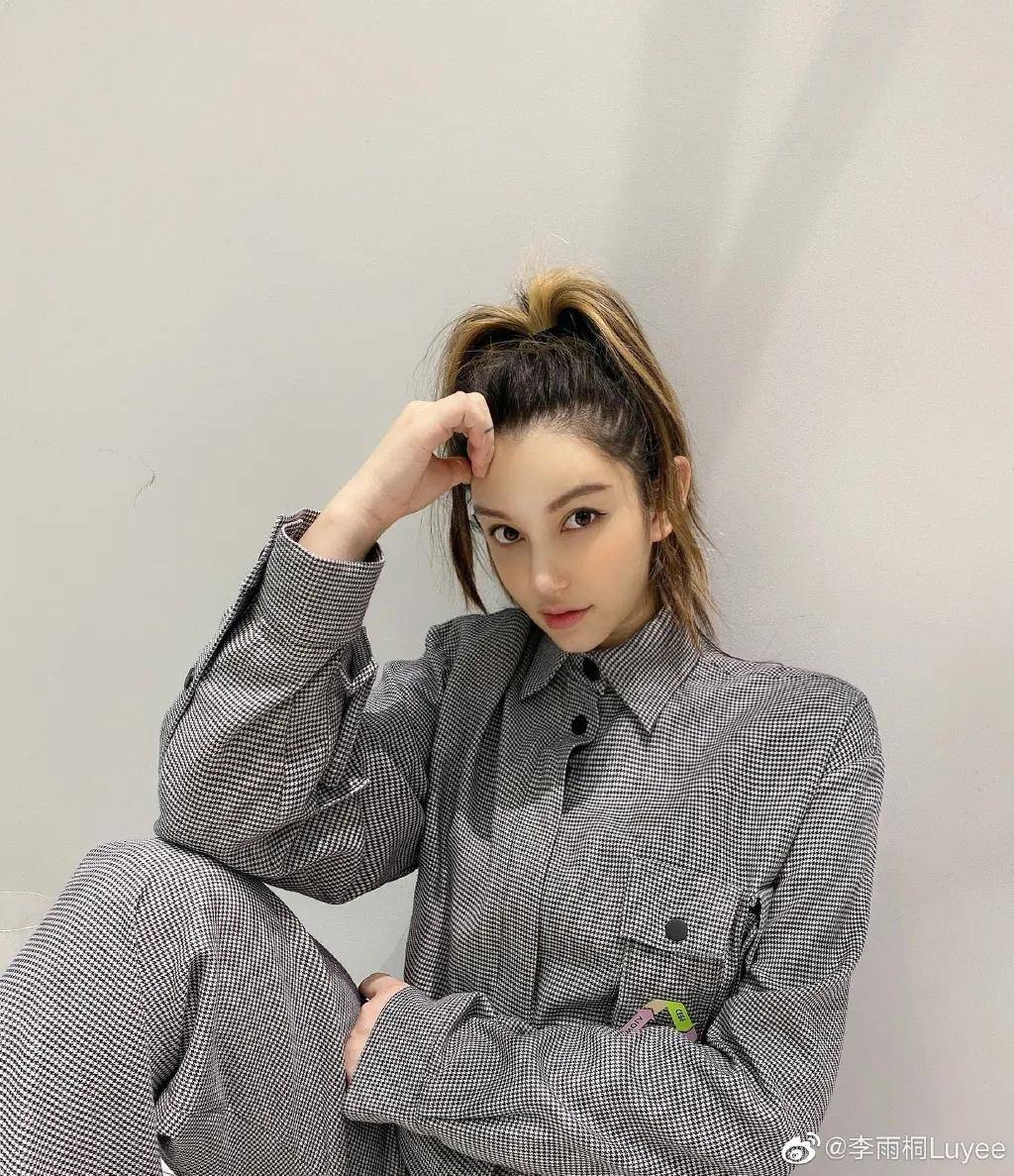 4年前,把薛之谦锤上"渣男榜"的李雨桐,这次结婚生娃了_半藏