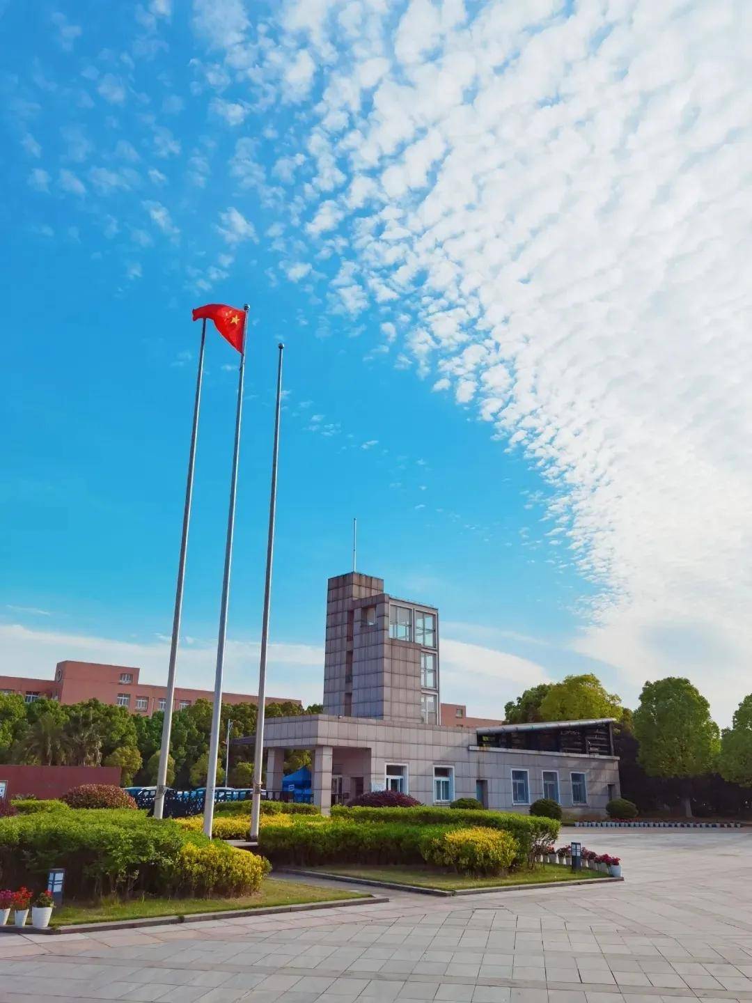 宿舍楼蛟川食堂教学楼艺术楼学校简介宁波市镇海蛟川书院,历史传承