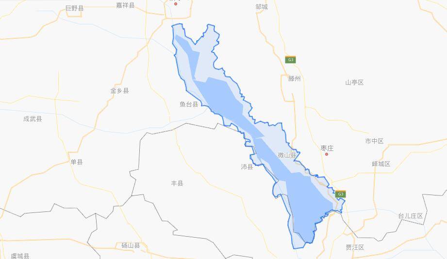山东济宁的一个县，拥有北方最大淡水湖，是国家4A级景区
