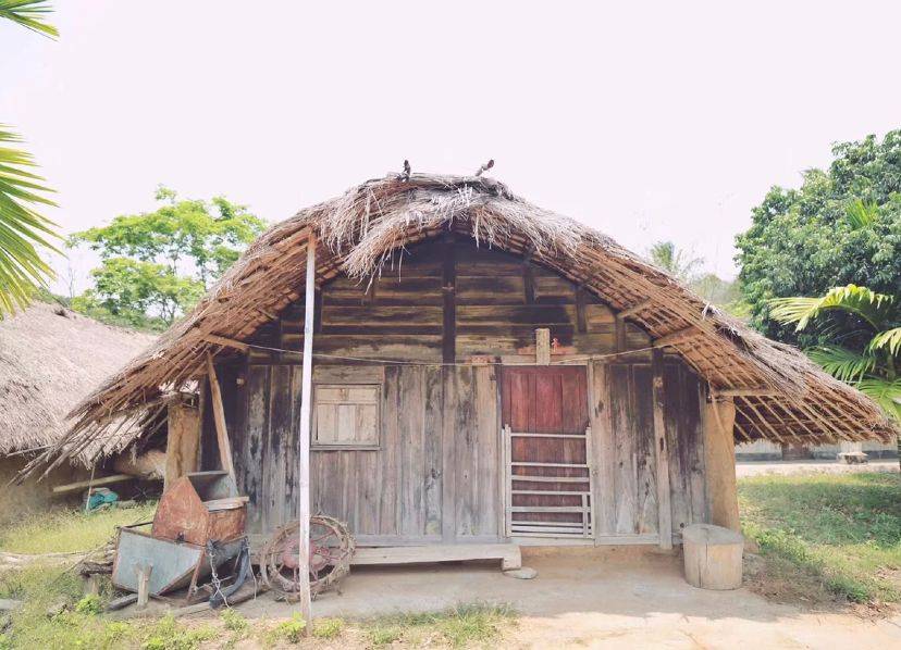 海南这一小众村落，竟是黎族最后一个古村，世代住奇特船型屋