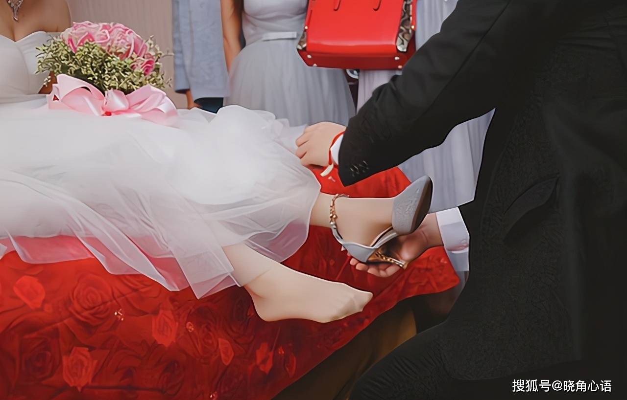 订婚男方要准备6样礼 现代订婚仪式简单流程