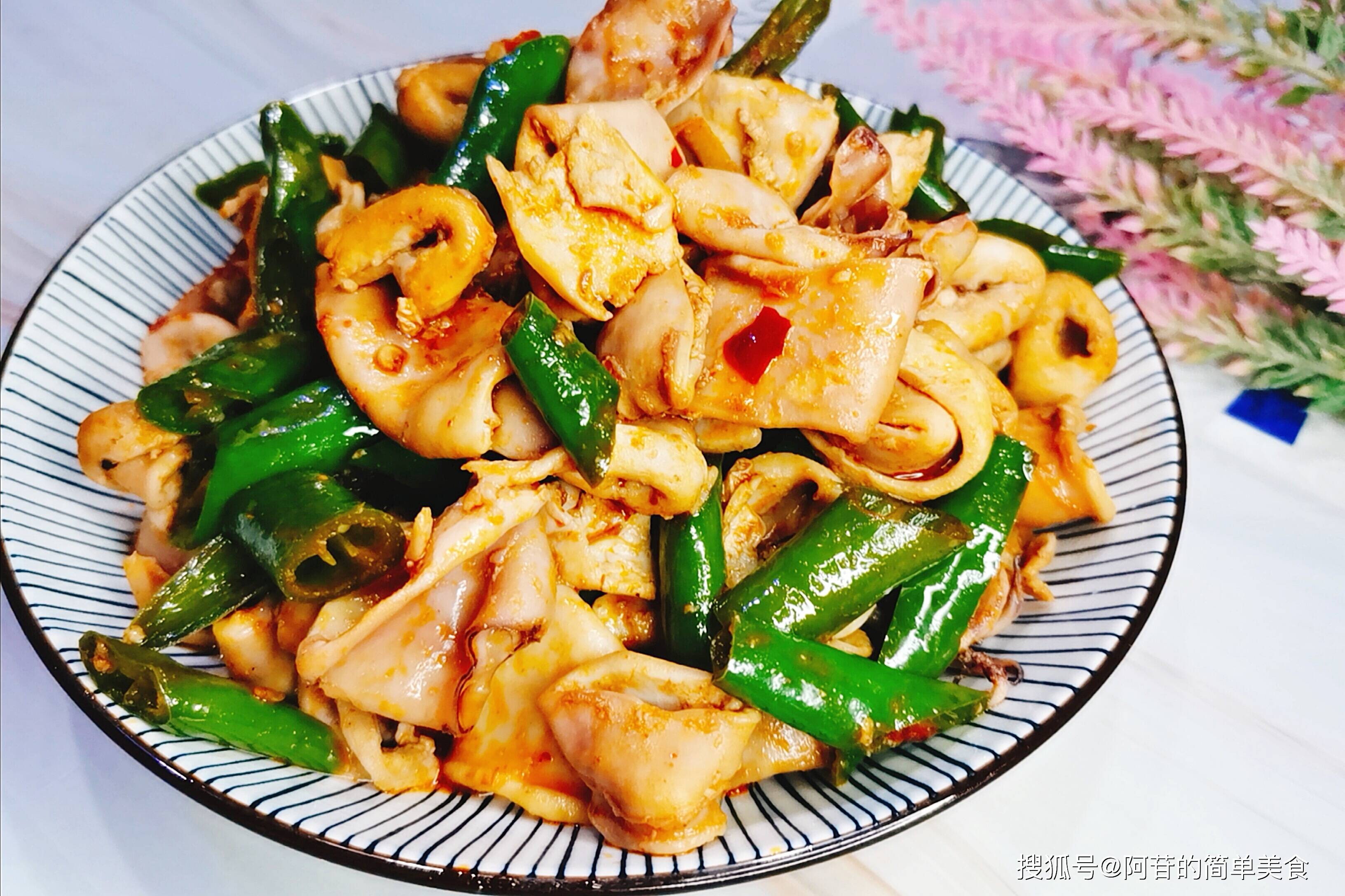 原创家常口味的海兔子炒辣椒,闻着香,吃着更香,鲜嫩爽口有点辣