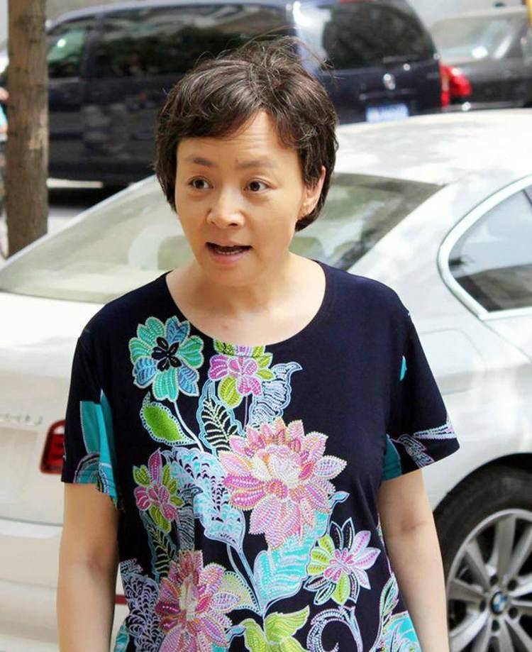 59岁宋丹丹退休了,是含饴弄孙颐享天年,还是将表演进行到底?