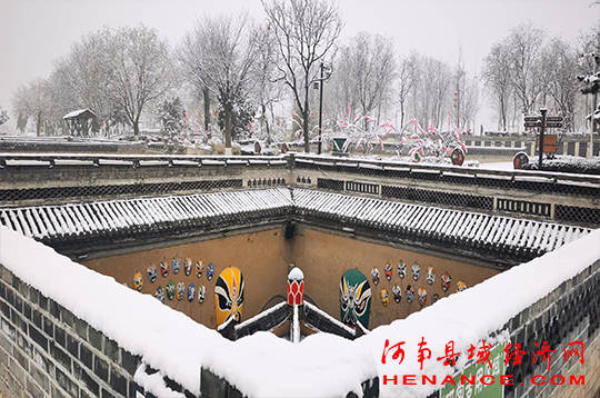 陕州地坑院的雪中之美