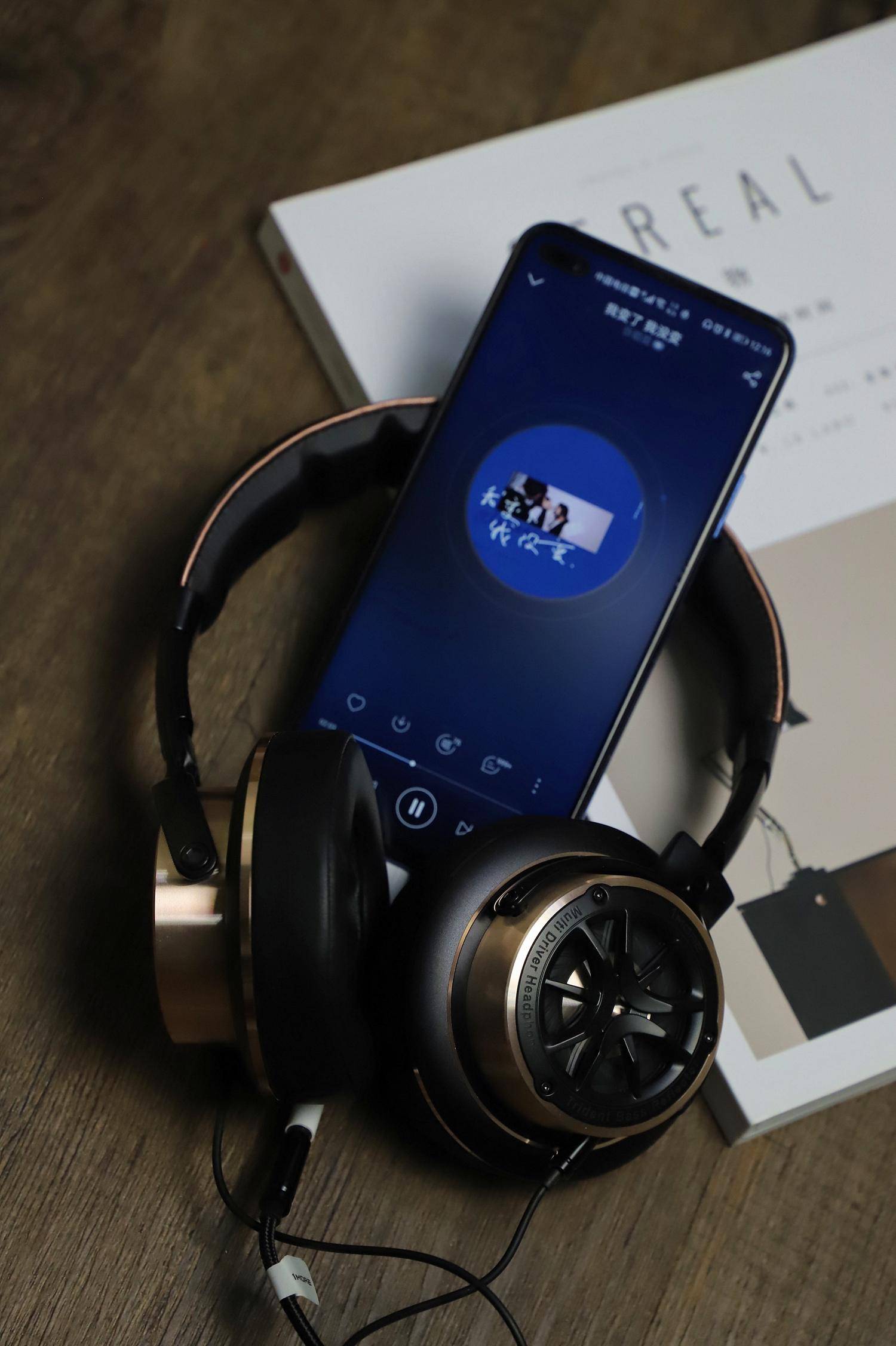 原创周董唐人街探案ip聆听更真实的1more三单元头戴式耳机