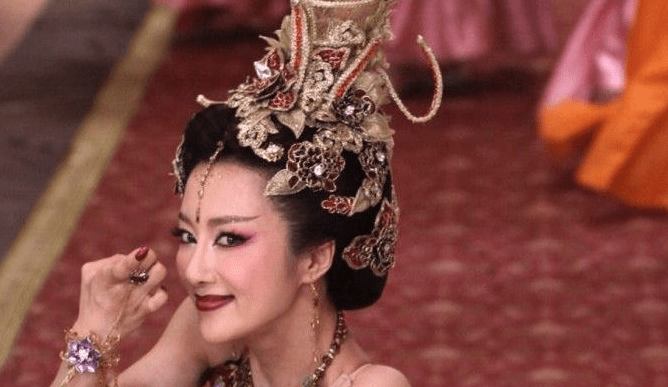 2016年,《新萧十一郎》中的风四娘依旧走风情路线,美中又自带飒感,甜