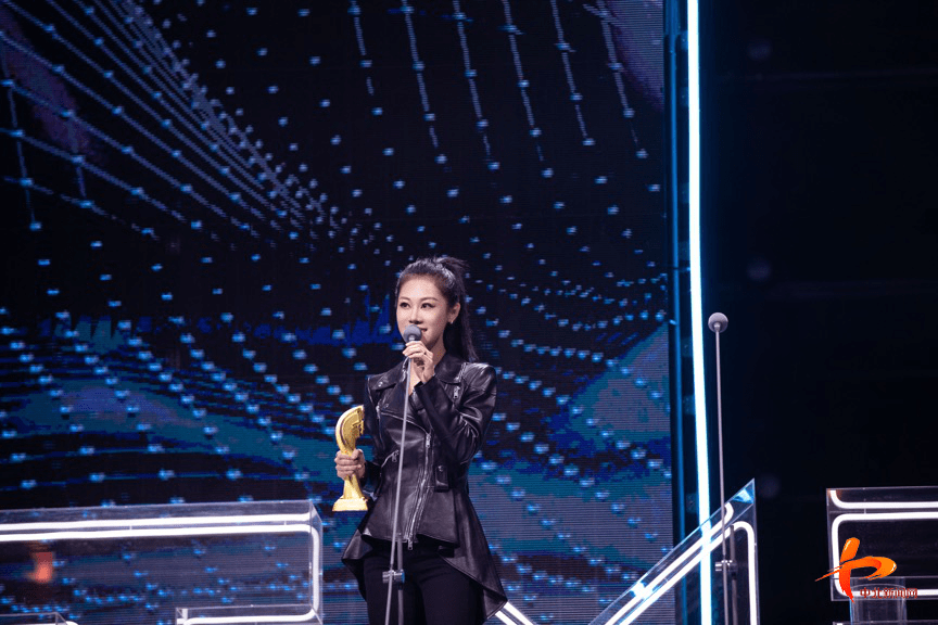 梦然亮相第二届tmea音乐盛典 荣获年度创作女歌手