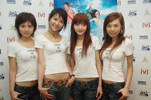 和另外三个女孩一起组成了jade·玉组合,正式出道