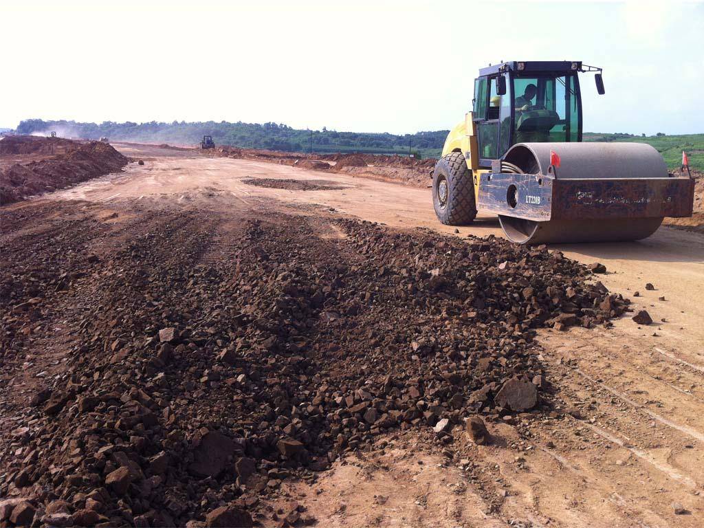 红黏土,花岗岩残积土等特殊性岩土的分布及厚度;滑坡,岩溶,采空区等