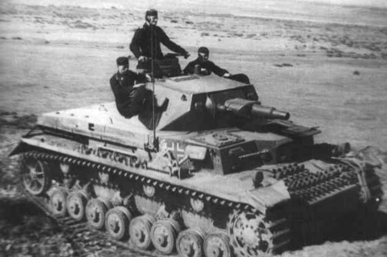 黑豹出没请注意，二战中最优秀的中型坦克，强大的黑豹中型坦克_希特勒