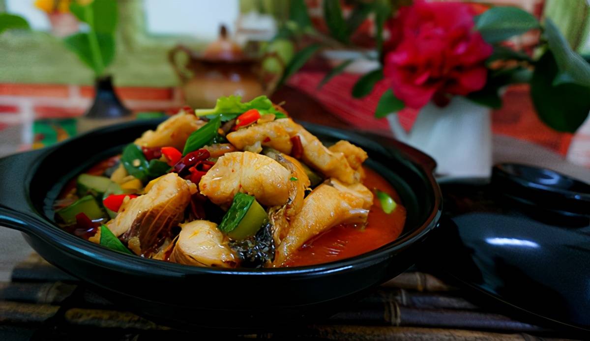 原创春节用砂锅这样做,汤味香浓,辣椒烹饪,铸就美味砂锅鱼