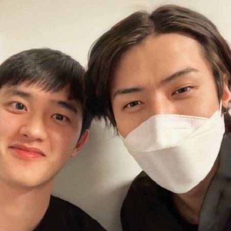 exo都暻秀退伍后直播,害羞到脸红好可爱,吴世勋竟然在线嫌弃他哥!