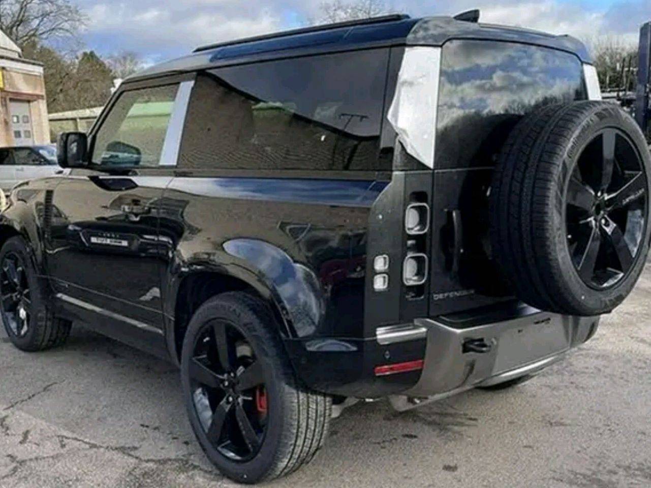 短轴 3.0t 四驱,最酷路虎卫士来袭,预售68万,比陆巡lc还霸气