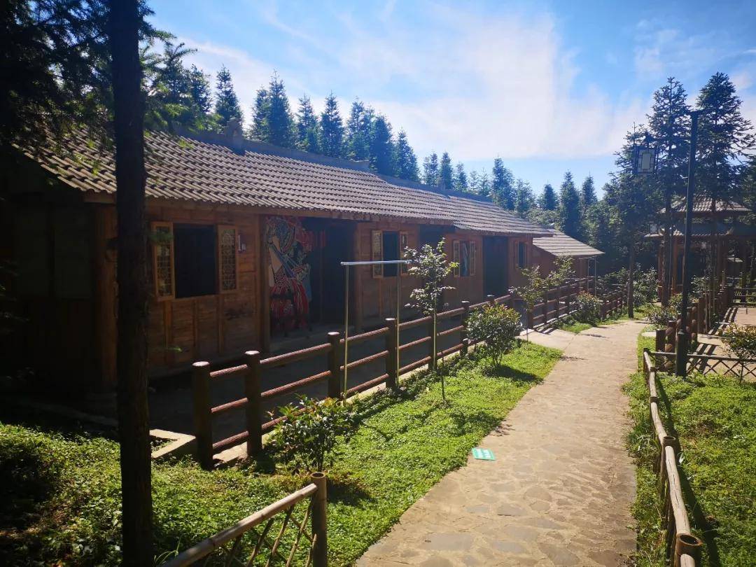 云海山庄苗族风情小木屋民宿