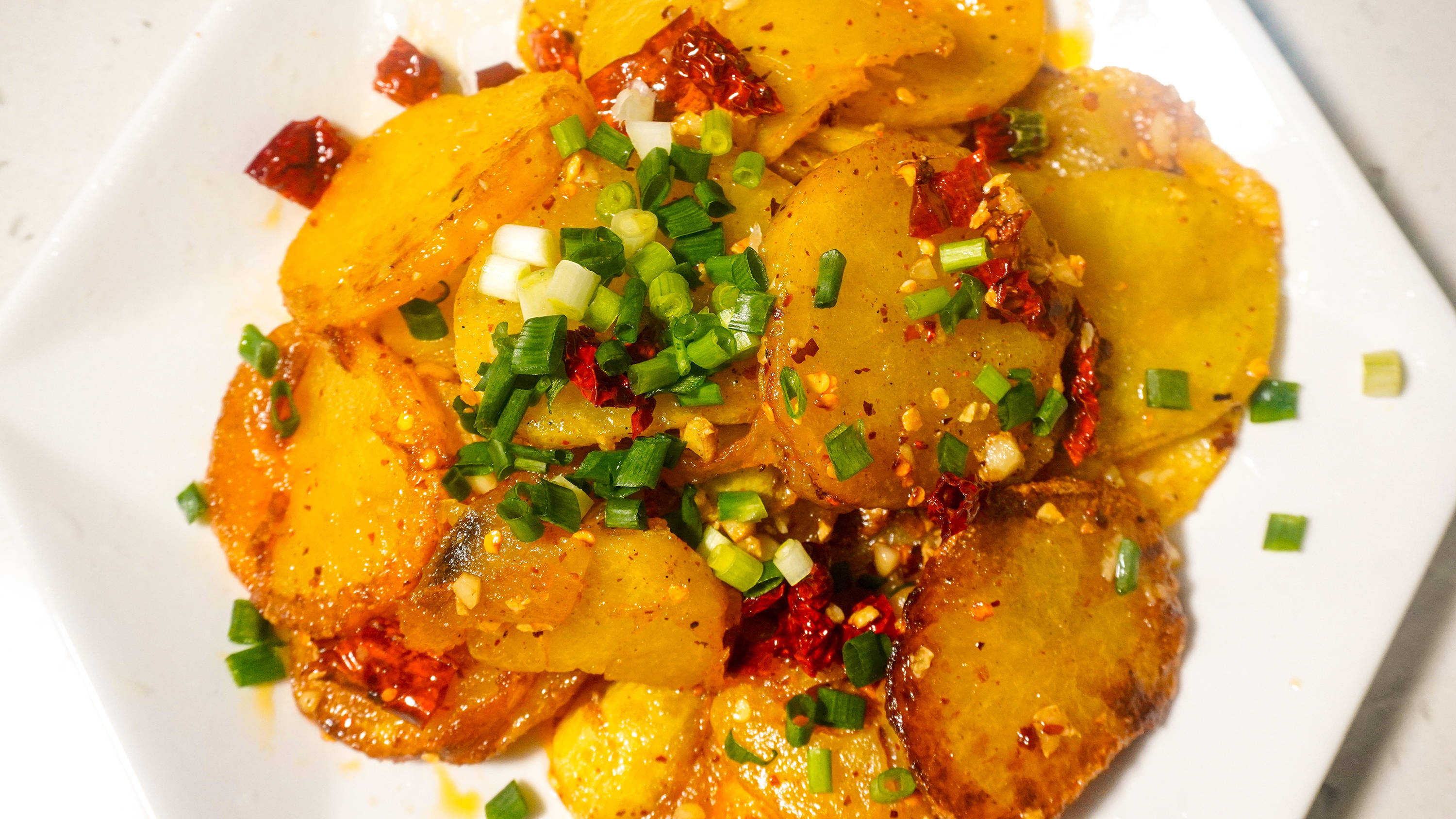 贵州年夜饭必备的麻辣土豆片厨师教你炒之前多一步香气四溢