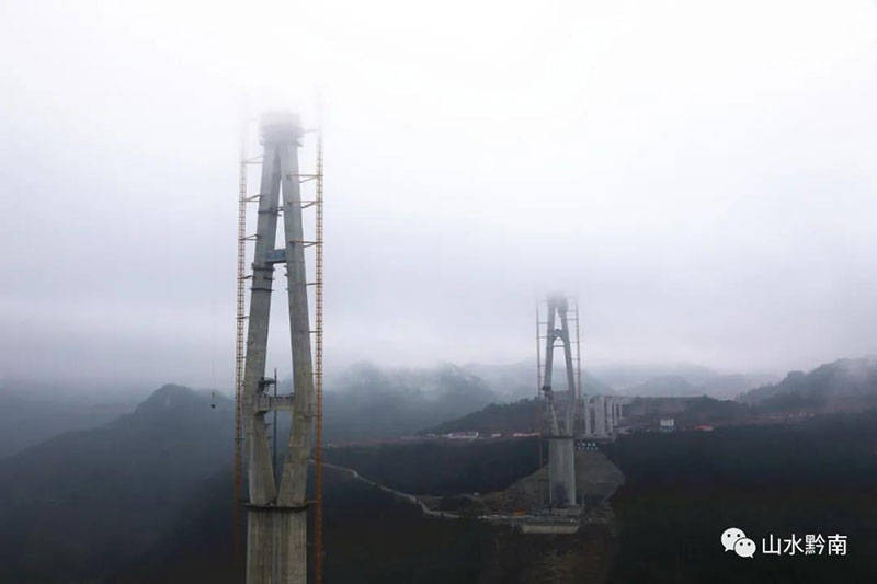 世界第一峡谷景观斜拉桥——朵花特大桥5#主塔顺利封顶