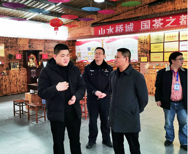 都匀市公安局坚持问题导向,目标导向,结果导向,与群众面对面的交流,推