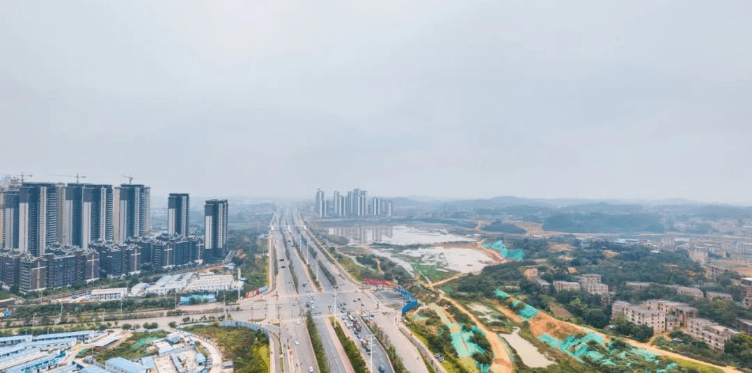 近期,头条君实地踩盘发现,板块内的楞塘湖已经开始蓄水,根据规划