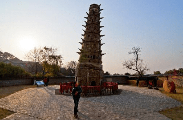 世界第一斜塔，倾斜原因让人意外，不是比萨斜塔，而是在南京境内