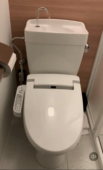 还有带洗手盆式马桶也是janis的一大设计亮点,这种马桶水箱顶部是洗手