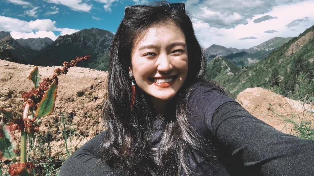 19岁一夜成名，却躲进西藏，被称为最美汉族唐卡女画师！