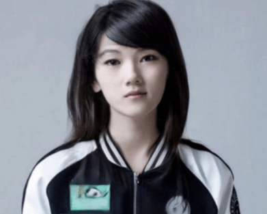 当然这是厂长的女朋友,对于我们粉丝来说,厂长喜欢什么类型还是他自己