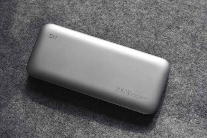 具有非常高的颜值范,号称是"大功率疾速闪充",可见充电速度是多快,三