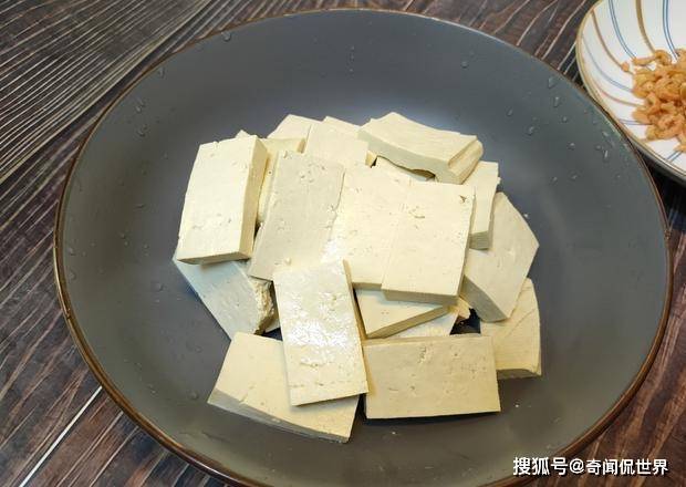 炖豆腐怎样不粘锅 5fa2c21e05754437a0463a1a0f199f6b.jpeg