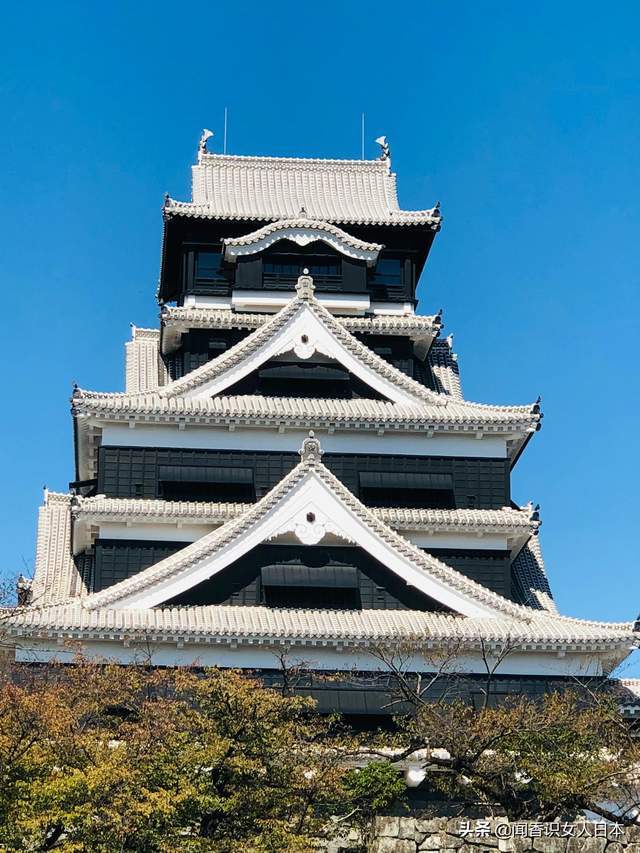 熊本城被地震毁坏 维修还在继续中 预计天守阁在今年3月完工 石墙
