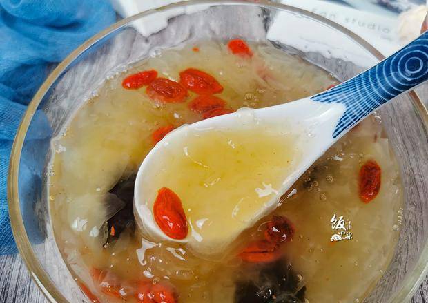 银耳怎么炖出胶最好 dec234ae912541bda3cf0c7b0e83b752.jpeg