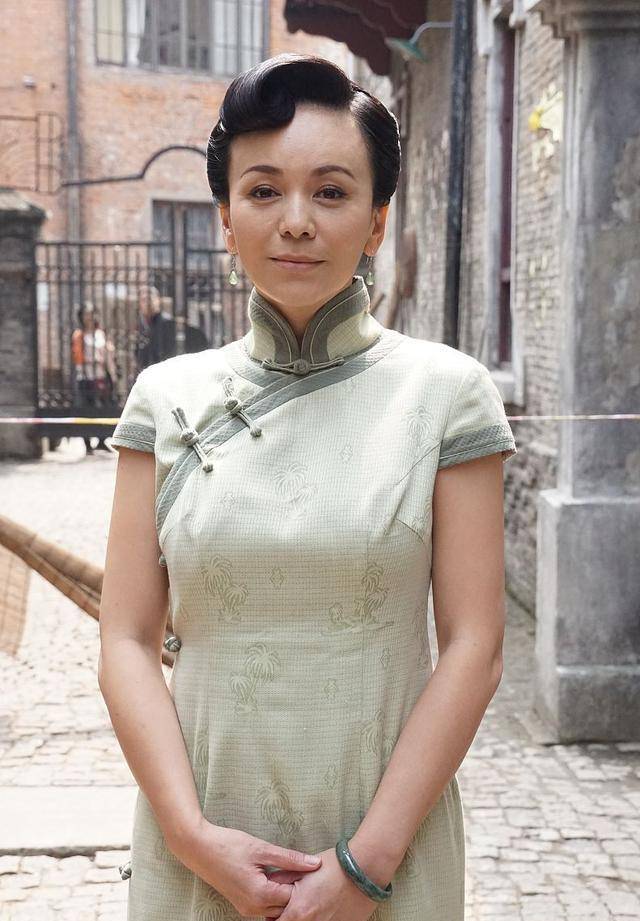 她曾是电视剧飞天奖获得者,与众多明星有合作,如今却成为综艺咖_王琳