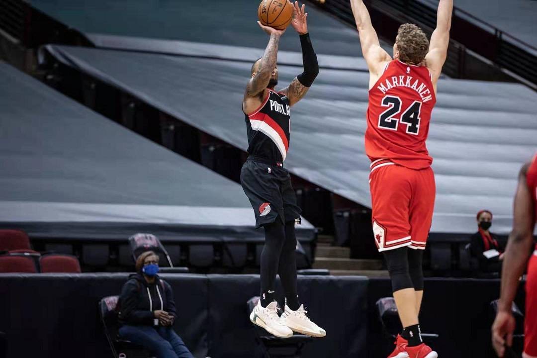 午时已到利拉德三分绝杀公牛在利拉德这里没有什么是不可能的