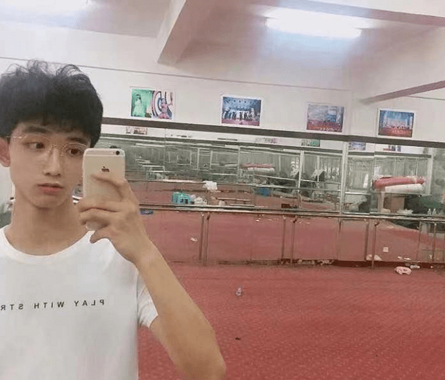 高中男生公认"帅气"的行为,学渣做得较多,学霸只能干"羡慕"