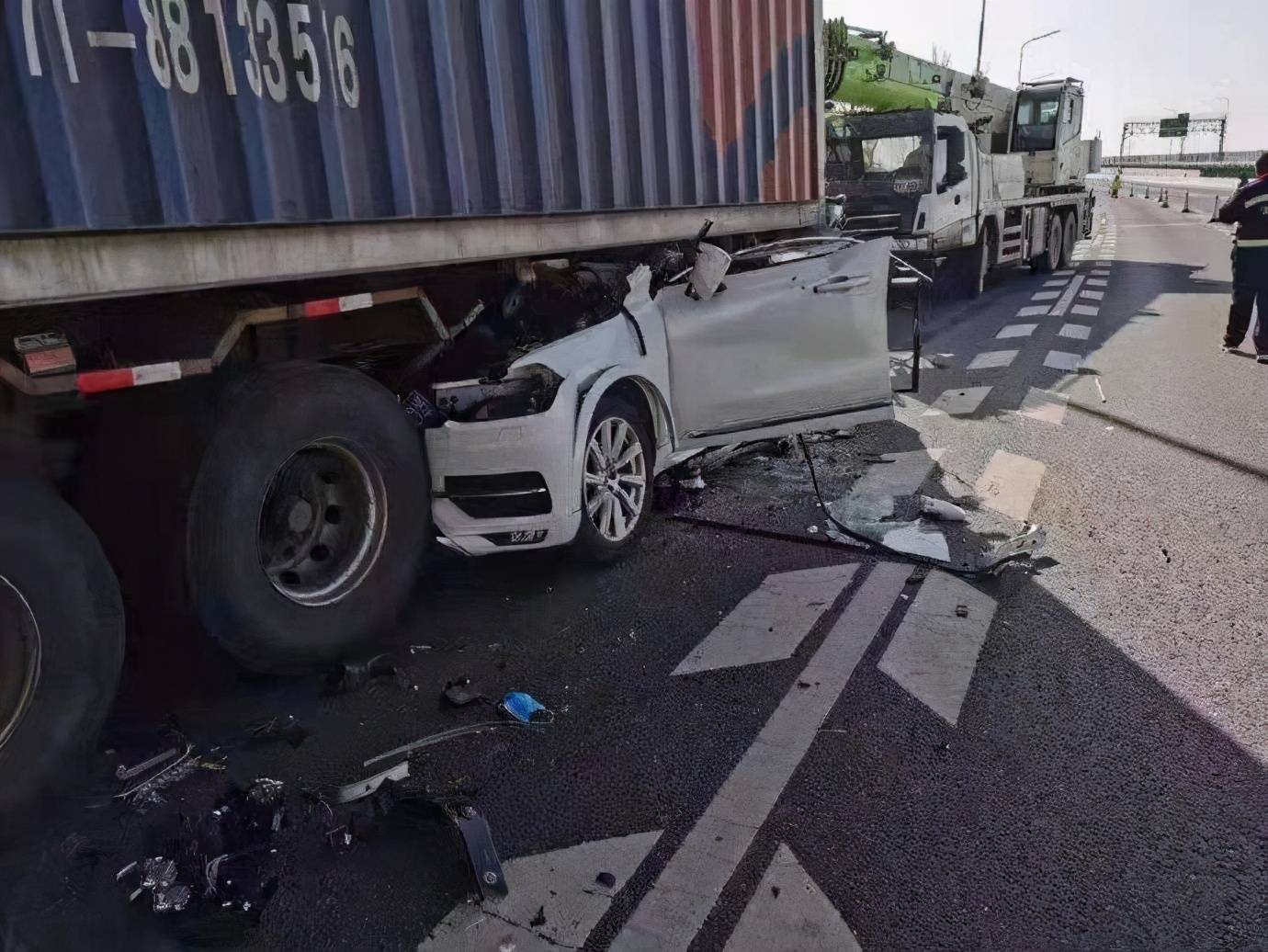 沃尔沃xc90交通事故 事故面前 再安全的成绩也没有意义 碰撞