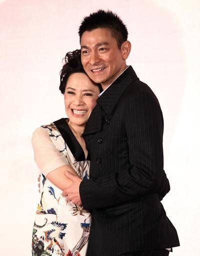 刘德华落魄时,她二话不说拿出四千万,今老无所依华仔养她一生_叶德娴