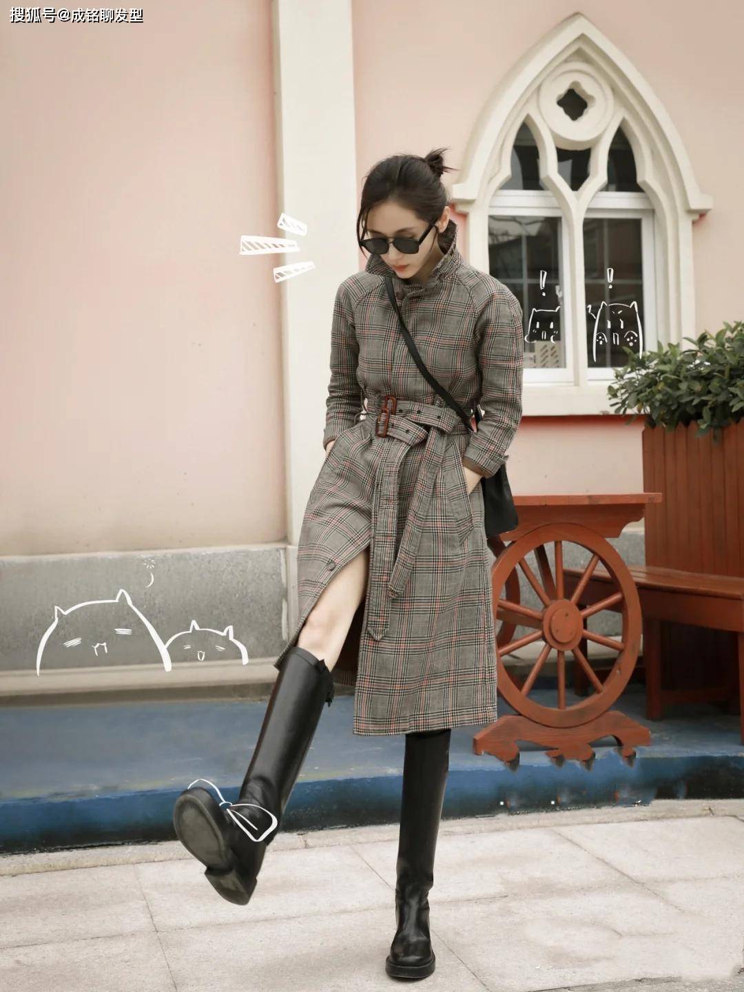 这身搭配的亮点在于腰间的设计,衣服自带的腰带设计,瞬间勾勒出全身最