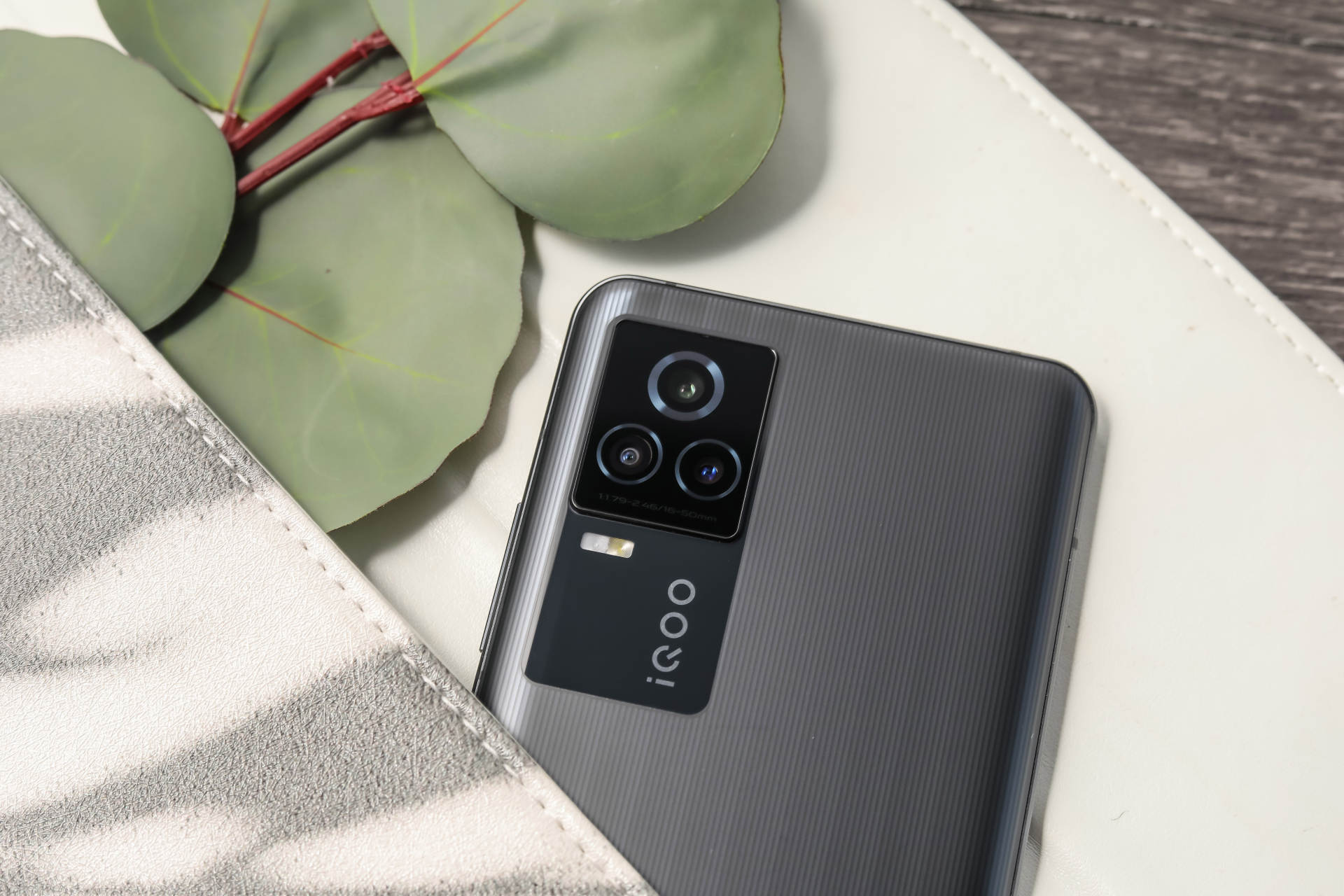 iqoo7图赏外观彰显不凡性能诠释何为强悍