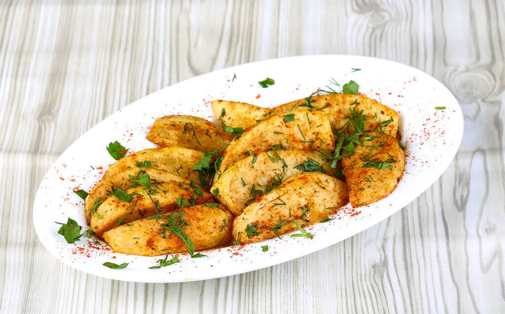 学点简单的西餐,地道的英式烤土豆,宅家里自己做美食,少油少脂