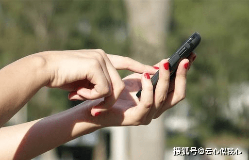 与人口角_口角疱疹图片