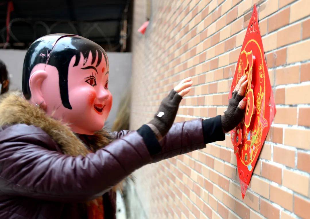 摸福字,套圈更是让小区氛围达到了高潮不少居民乐得合不拢嘴小伙伴们