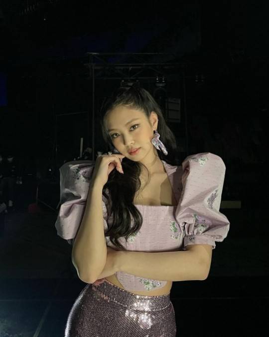 black pink成员jennie社交网站发布近照