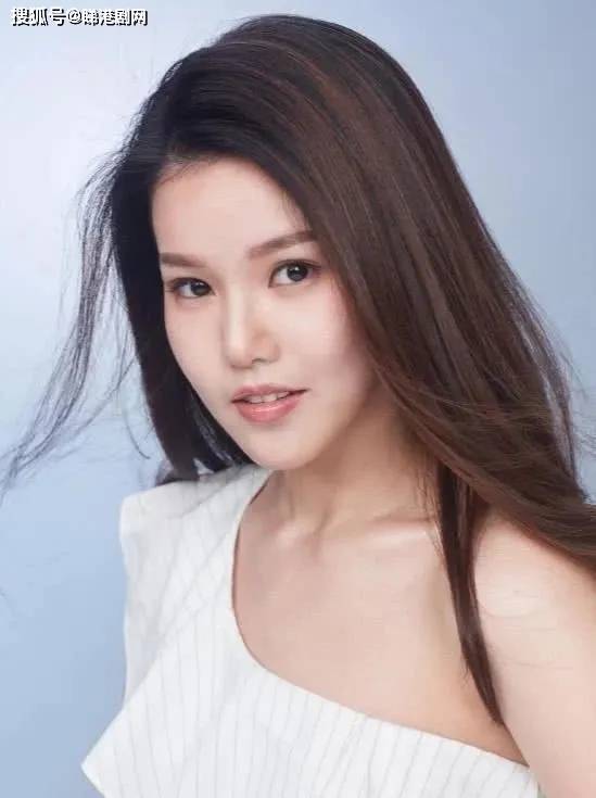 28岁才入行被嫌老 母女曾因ig相太暴露而大吵?_张筠