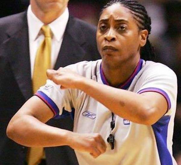 原创又走步了詹姆斯再受眷顾裁判报告还原真相