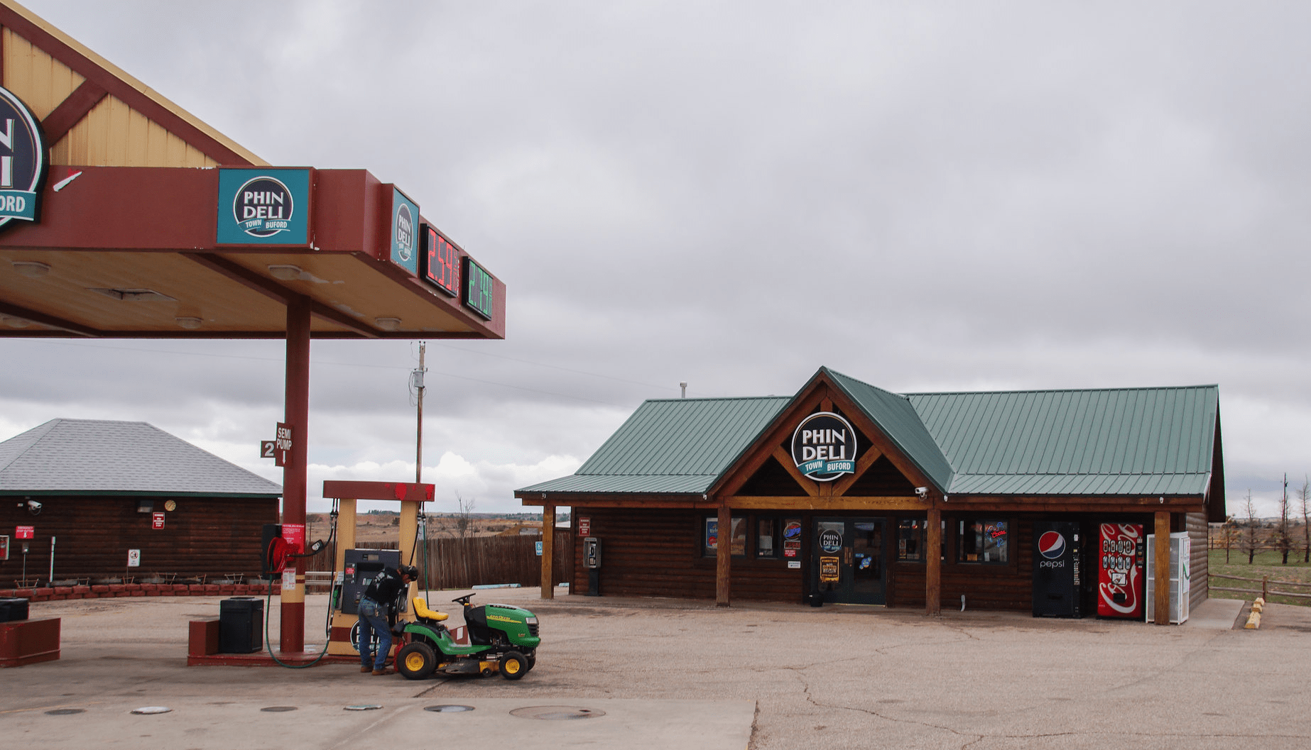 美国最小的小镇:仅剩下一人独自经营,他自封镇长掌管镇上大小事