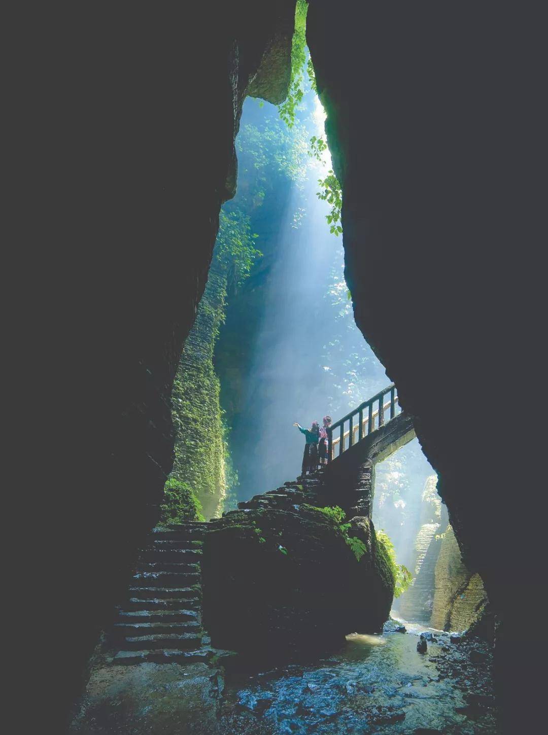 【创建天府旅游名县】航拍镜头下的石海和僰王山—“真·鬼斧神工”！