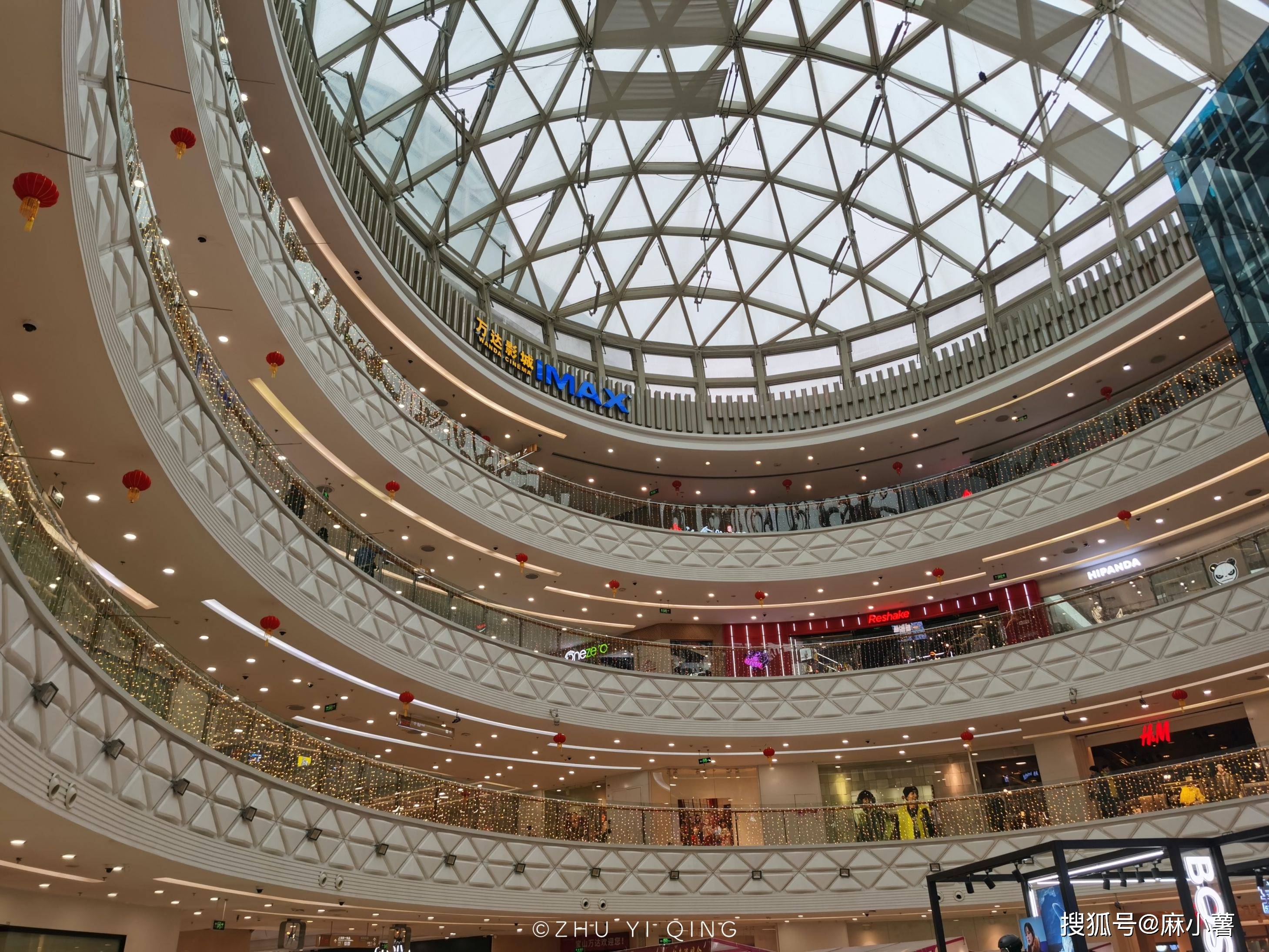 对于商业购物广场来说,上海这座时尚之都一直都是百货商场们的兵家